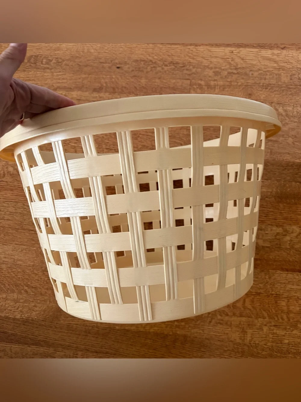 Vintage Rubbermaid Round Roughneck Basketweave Laundry Basket 2966 Almond Beige